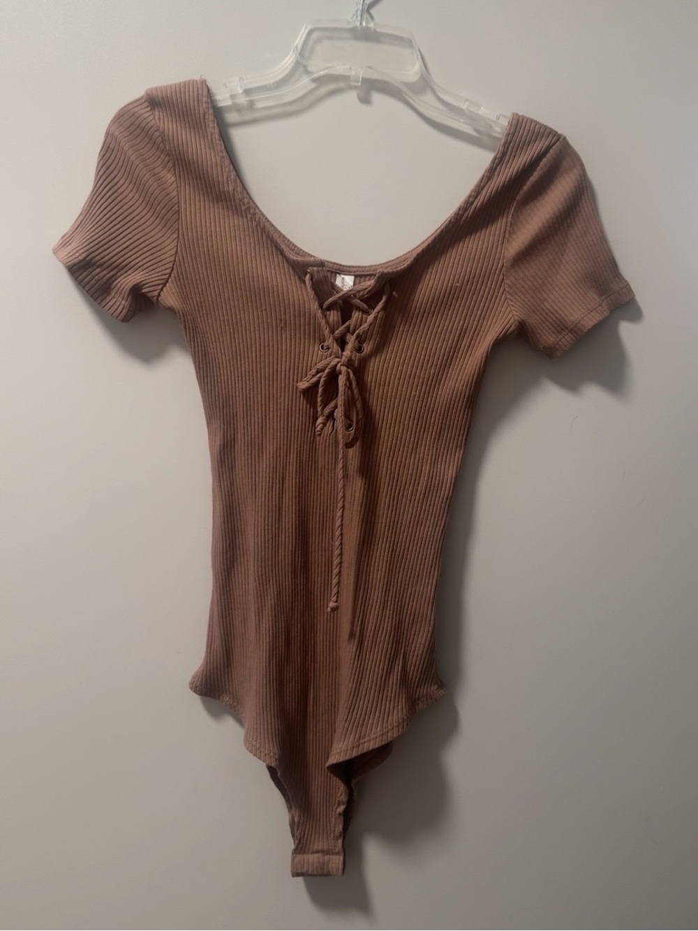 Ribbed Lace-Up Short Sleeve Bodysuit in Mauve Brown